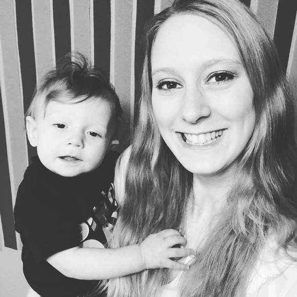 Meet your Posher, Kayla - Picture 2 of 5